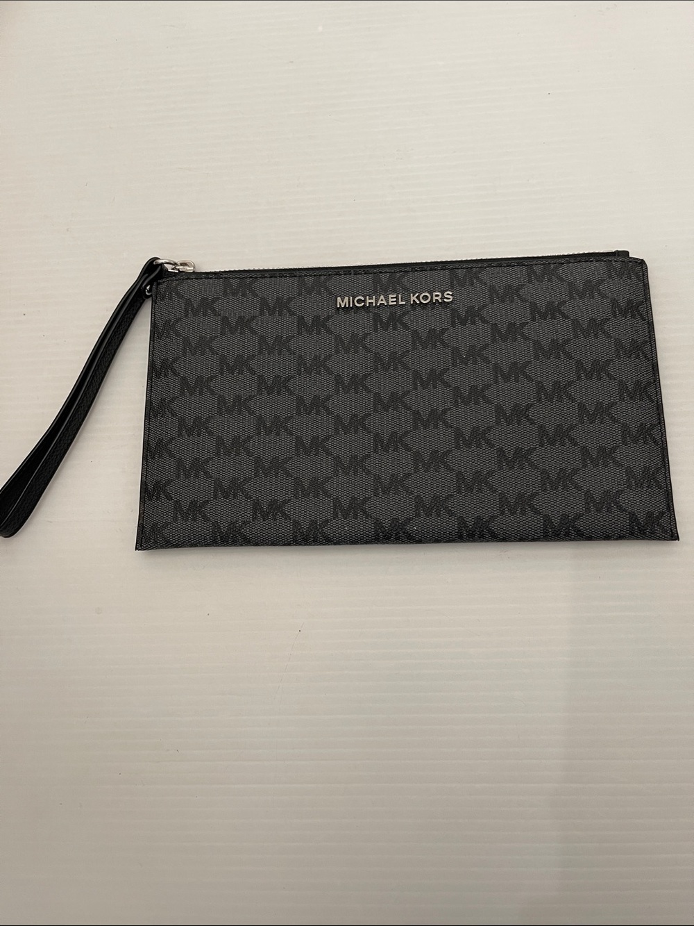 MICHEAL KORS JET SET ZIP CLUTCH/ WRISTLET IN BLACK GREY WOMENS SIZE L - Picture 16 of 16